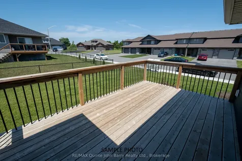39 Parkland Circle Quinte West ON K8V 0R3
