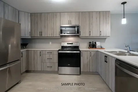 39 Parkland Circle Quinte West ON K8V 0R3