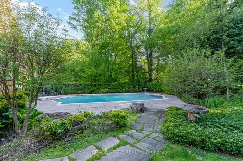 78 Chancery Drive Hamilton ON L9G 4M1