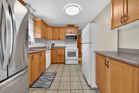 31 Larchwood Drive St. Catharines ON L2T 2H4