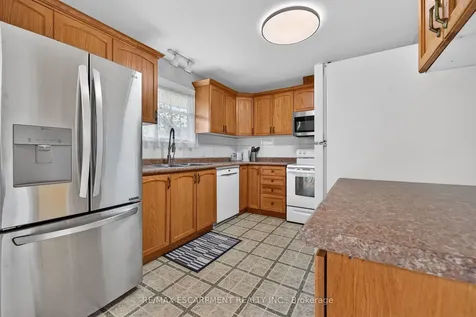 31 Larchwood Drive St. Catharines ON L2T 2H4