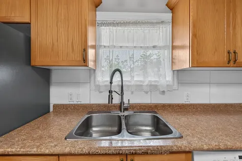 31 Larchwood Drive St. Catharines ON L2T 2H4