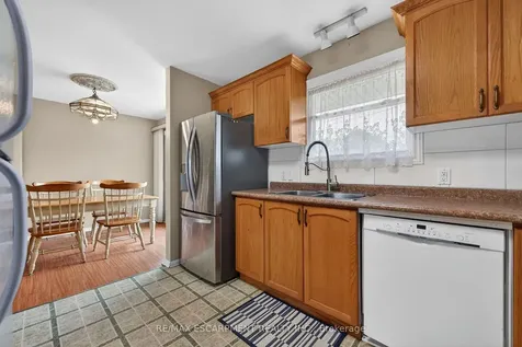 31 Larchwood Drive St. Catharines ON L2T 2H4