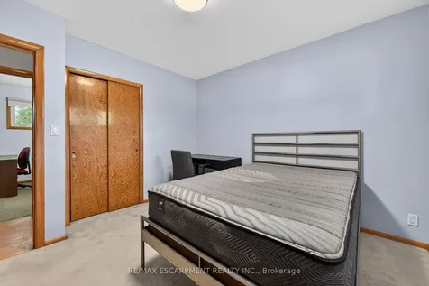31 Larchwood Drive St. Catharines ON L2T 2H4