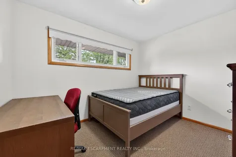 31 Larchwood Drive St. Catharines ON L2T 2H4