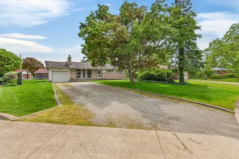 31 Larchwood Drive St. Catharines ON L2T 2H4