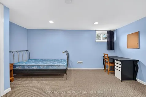 31 Larchwood Drive St. Catharines ON L2T 2H4