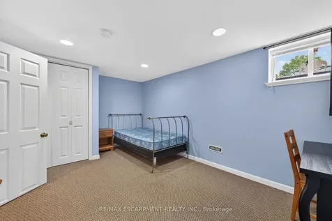 31 Larchwood Drive St. Catharines ON L2T 2H4