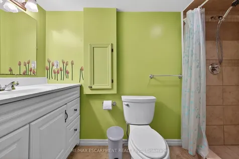 31 Larchwood Drive St. Catharines ON L2T 2H4