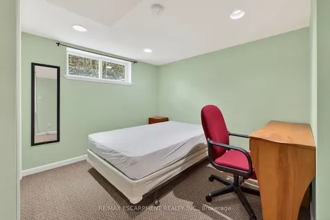31 Larchwood Drive St. Catharines ON L2T 2H4