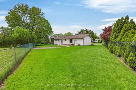 31 Larchwood Drive St. Catharines ON L2T 2H4