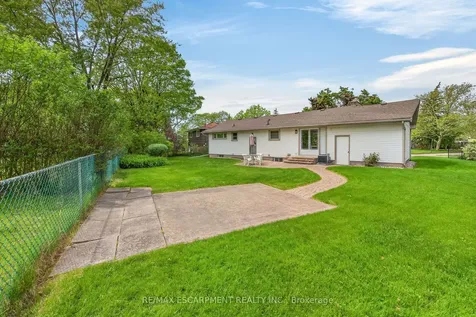 31 Larchwood Drive St. Catharines ON L2T 2H4