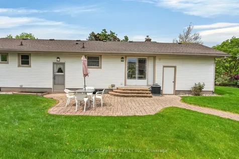 31 Larchwood Drive St. Catharines ON L2T 2H4