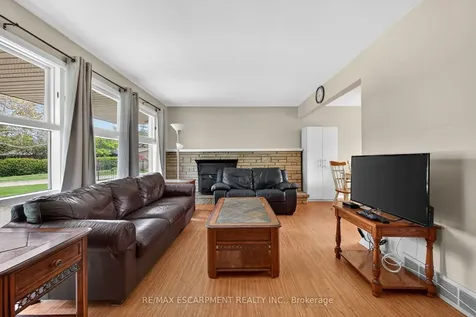 31 Larchwood Drive St. Catharines ON L2T 2H4