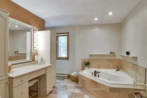 294 North Drive Huntsville ON P1H 2J2