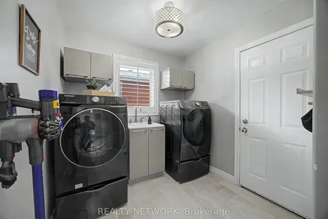 34 Highbury Drive Hamilton ON L8J 2T4
