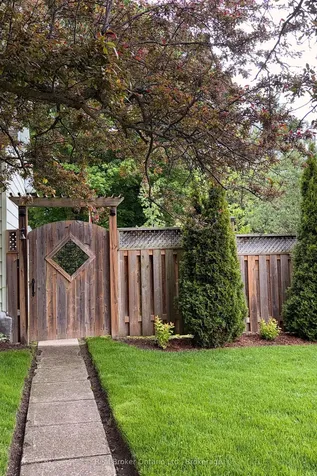12 Spencer Street Brant ON N3L 1W4