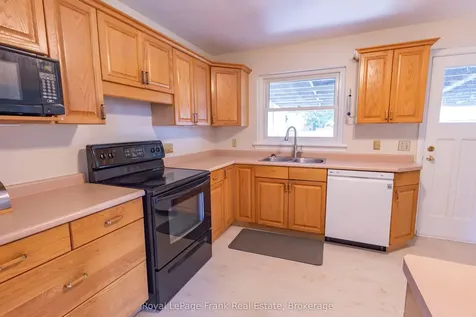 872 Weller Street Peterborough ON K9J 4X8