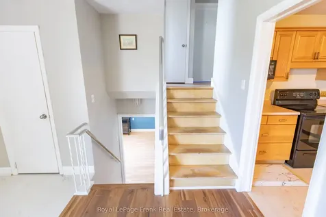 872 Weller Street Peterborough ON K9J 4X8