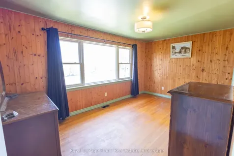 872 Weller Street Peterborough ON K9J 4X8