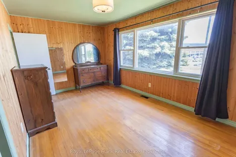 872 Weller Street Peterborough ON K9J 4X8