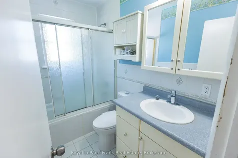 872 Weller Street Peterborough ON K9J 4X8