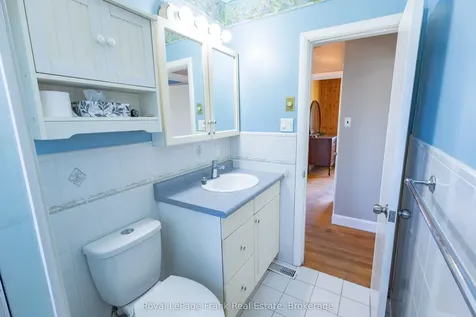 872 Weller Street Peterborough ON K9J 4X8