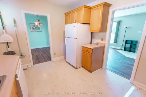 872 Weller Street Peterborough ON K9J 4X8