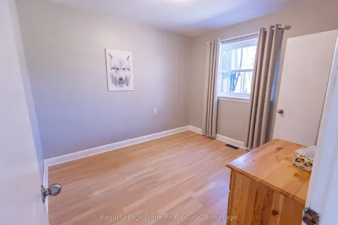 872 Weller Street Peterborough ON K9J 4X8