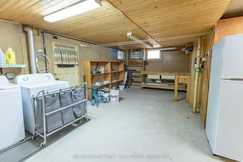 872 Weller Street Peterborough ON K9J 4X8