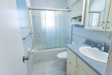 872 Weller Street Peterborough ON K9J 4X8