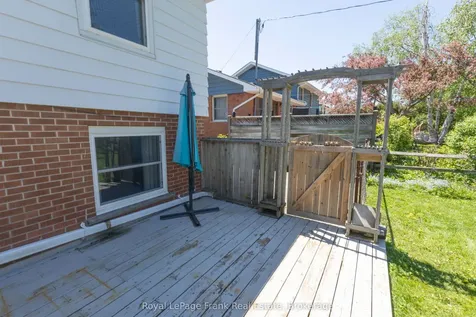 872 Weller Street Peterborough ON K9J 4X8