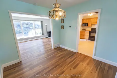 872 Weller Street Peterborough ON K9J 4X8