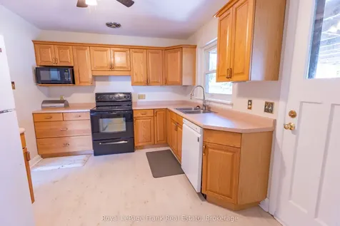 872 Weller Street Peterborough ON K9J 4X8