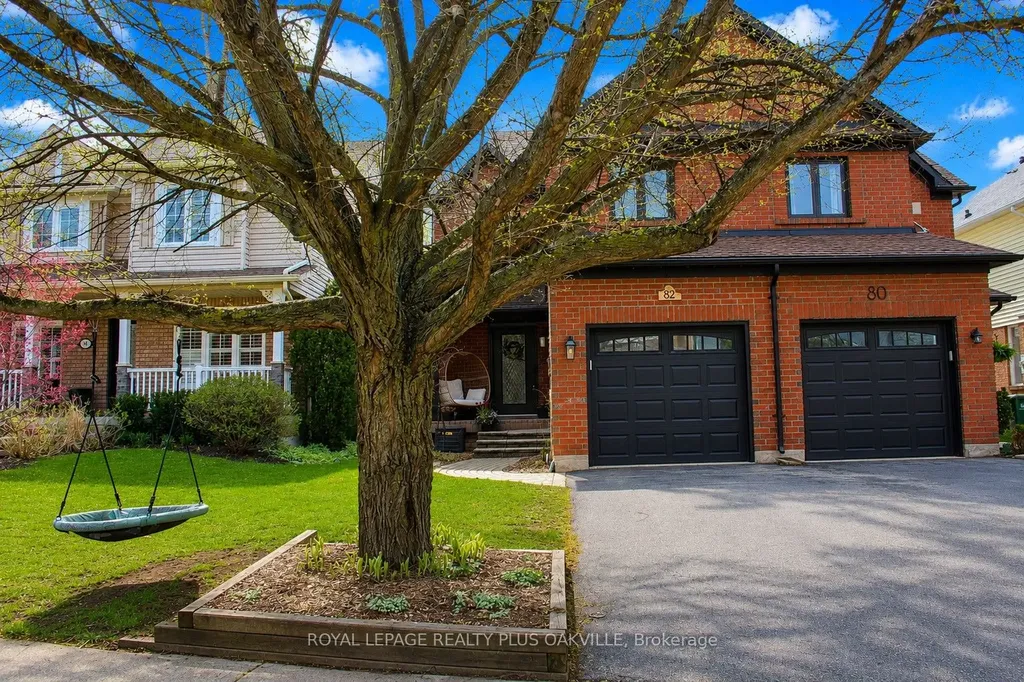 82 Fellowes Crescent Hamilton ON L8B 0M1
