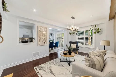82 Fellowes Crescent Hamilton ON L8B 0M1