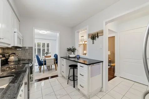 82 Fellowes Crescent Hamilton ON L8B 0M1