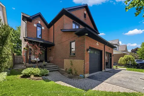 82 Fellowes Crescent Hamilton ON L8B 0M1