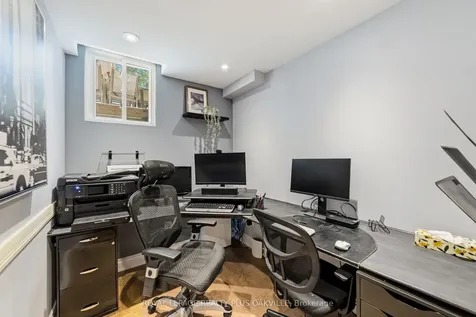 82 Fellowes Crescent Hamilton ON L8B 0M1