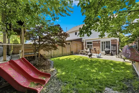 82 Fellowes Crescent Hamilton ON L8B 0M1