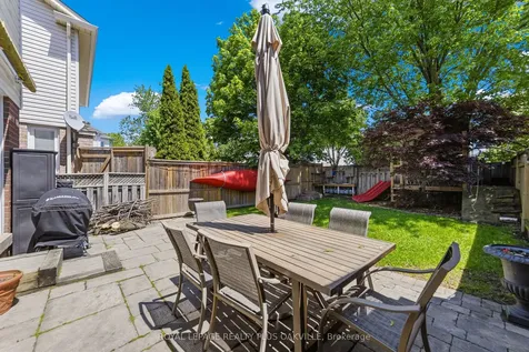 82 Fellowes Crescent Hamilton ON L8B 0M1