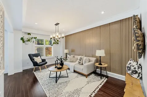82 Fellowes Crescent Hamilton ON L8B 0M1