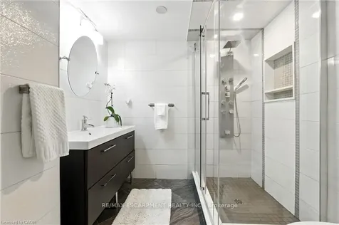 48 Brentwood Drive Hamilton ON L8G 2W8