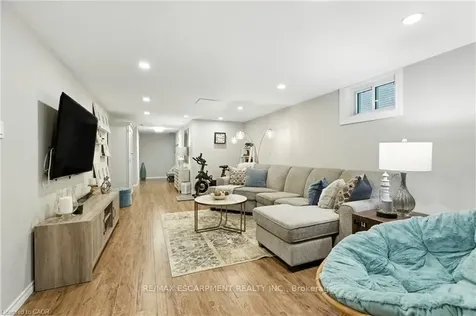 48 Brentwood Drive Hamilton ON L8G 2W8