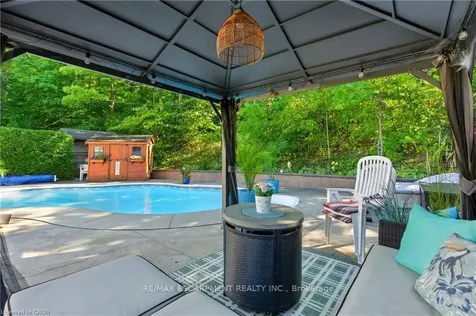 48 Brentwood Drive Hamilton ON L8G 2W8