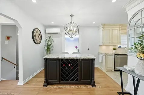 48 Brentwood Drive Hamilton ON L8G 2W8