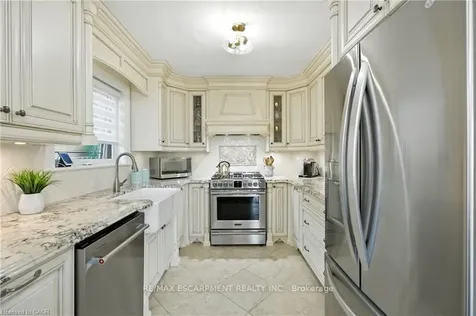 48 Brentwood Drive Hamilton ON L8G 2W8