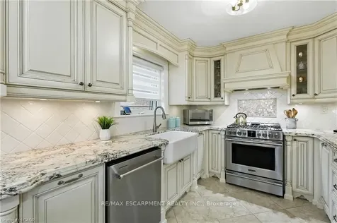48 Brentwood Drive Hamilton ON L8G 2W8