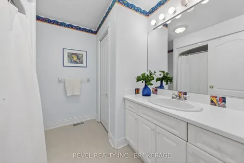 567 Shiloh Avenue Kingston ON K7M 8W1
