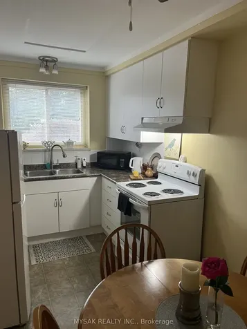 100 Sunnylea Crescent Guelph ON N1E 1W6